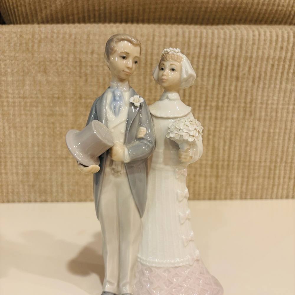 LLADRO Vintage - the “Wedding”porcelain collectible
